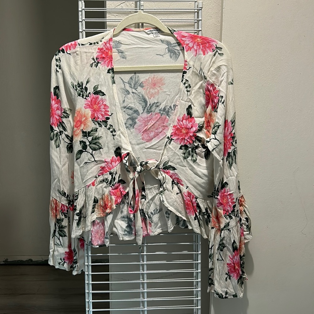 Floral top with tie in the front